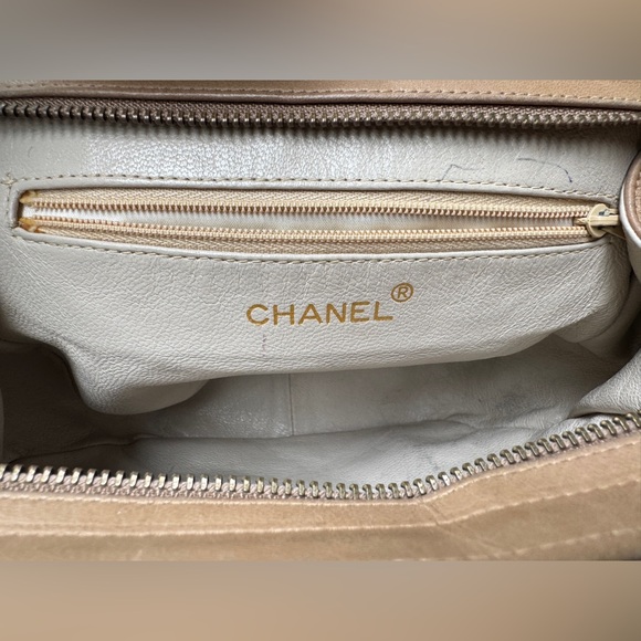 Chanel Vintage Diamond Quilted Lambskin Leather Shoulder Bag - Picture 15 of 16